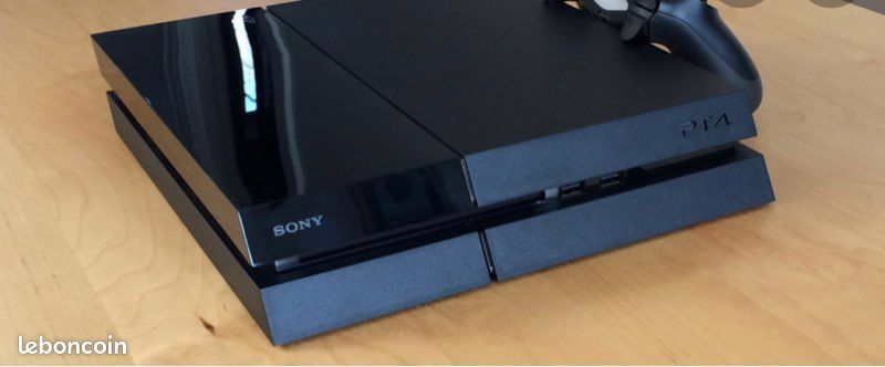Play 4 + 1 manette (image 1)