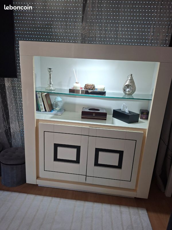 Meuble de salon avec vitrine et rangement (image 1)