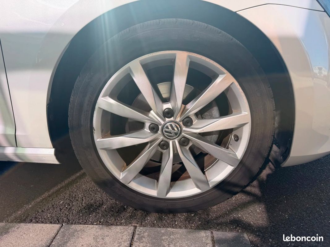 VOLKSWAGEN GOLF 7 2.0 TDI 150 ch BlueMotion Technology Carat avec GPS / RÉGULATEUR / RADAR AVANT ET ARRIÈRE (image 27)