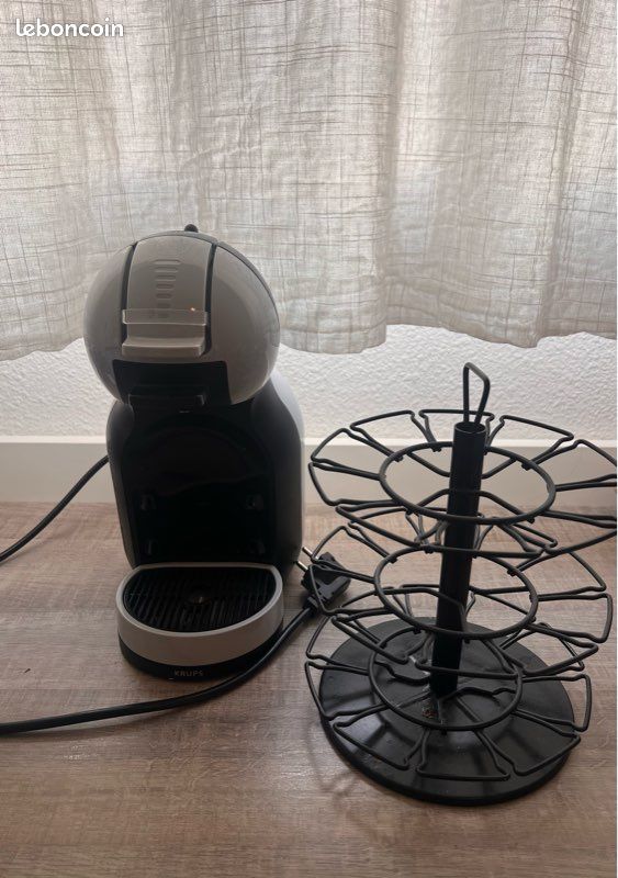 Machine à café Dolce Gusto Mini Me Krups grise + présentoir capsules (image 1)