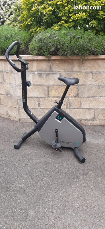 Velo d'appartement Essential 04 Max 110 kg Selle