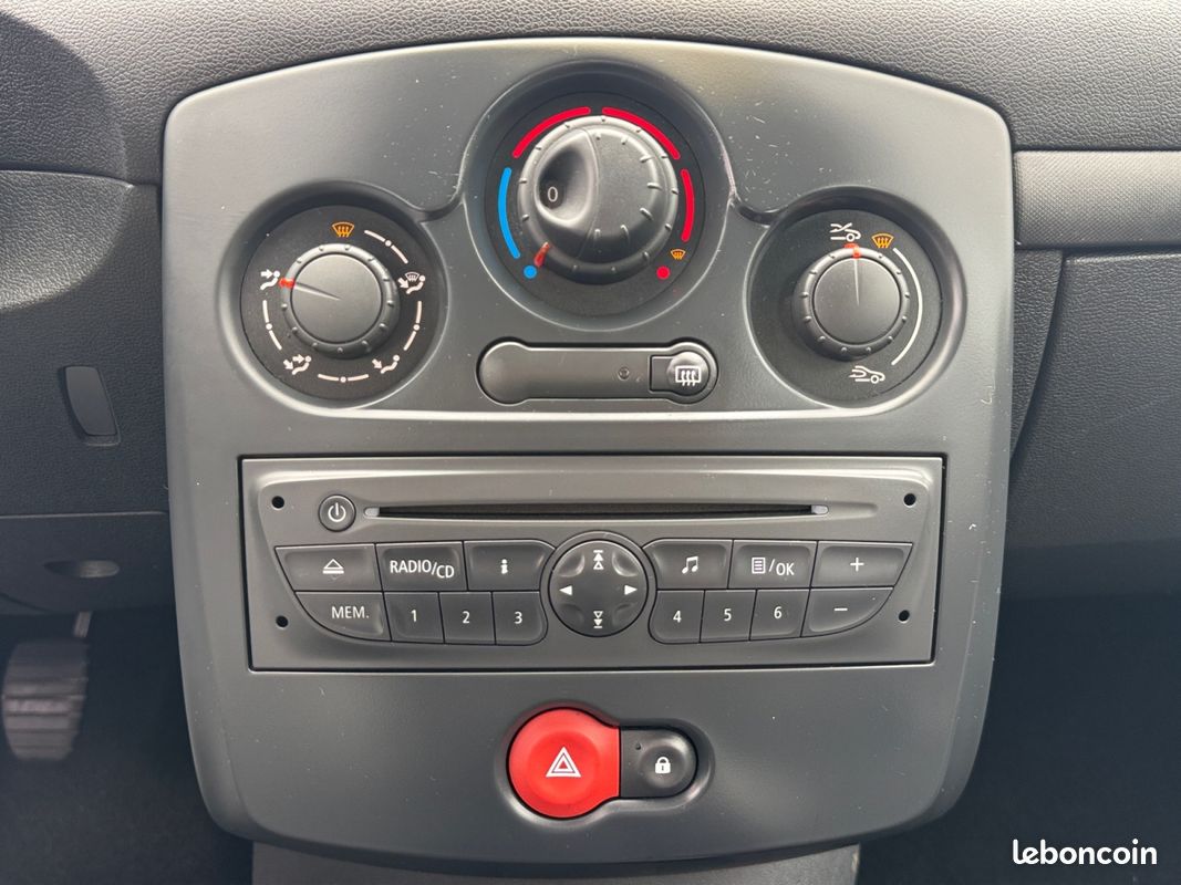 RENAULT CLIO III 1.2 16V 75 Access 10 000KM / PREMIÈRE MAIN / GARANTIE 12 MOIS (image 16)