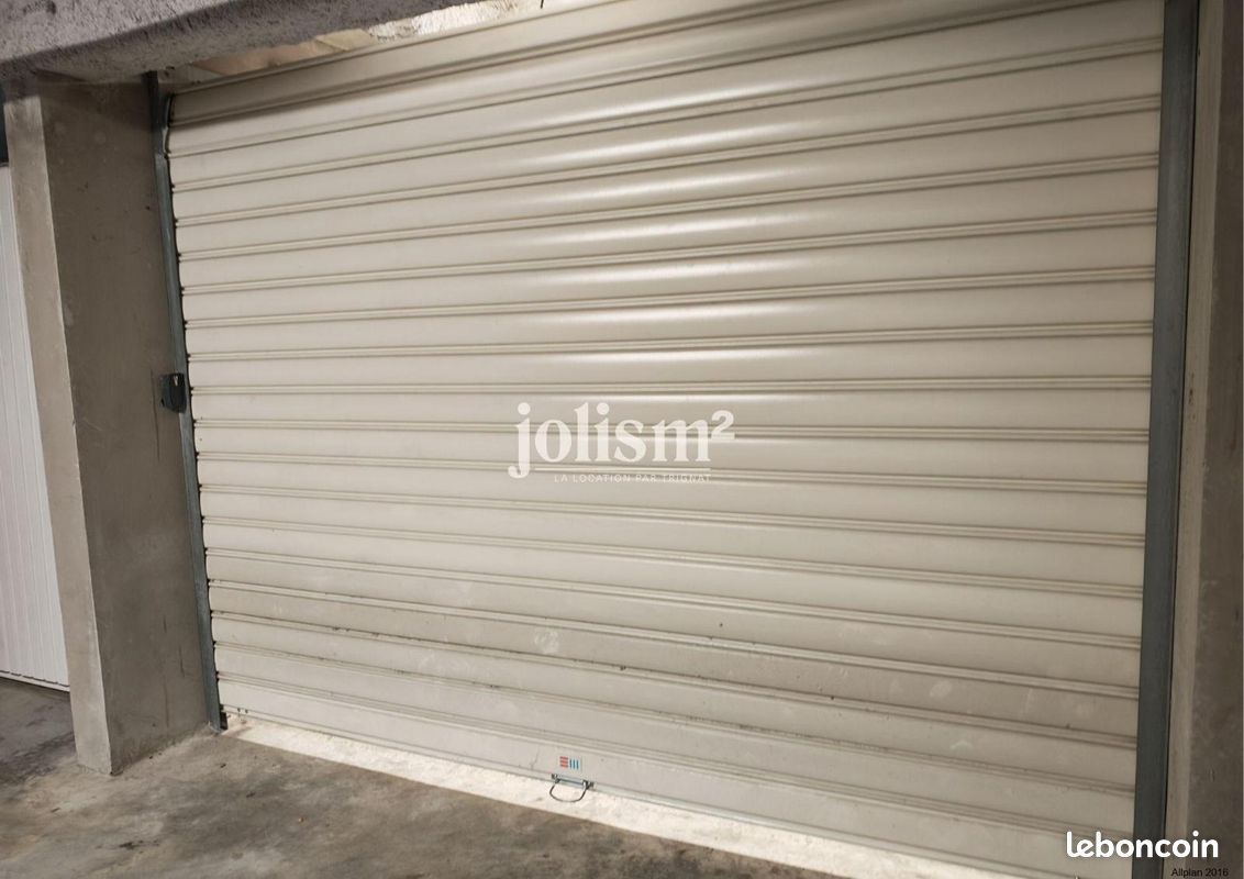 Parking 8 m² · à Crolles · 8 m² · 76 €/mois