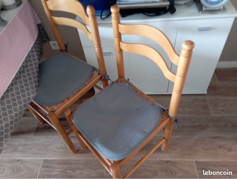 Lot de 5 chaises rustiques- bon état (image 1)