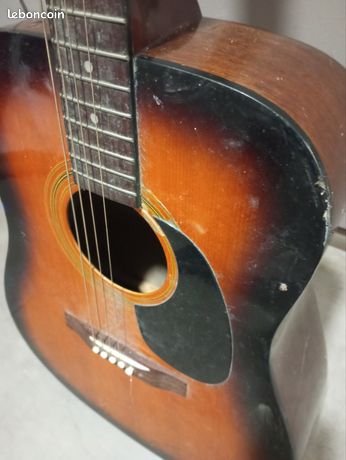Guitare Vintage En Bois – Instrument De Musique – Fabriquée En France