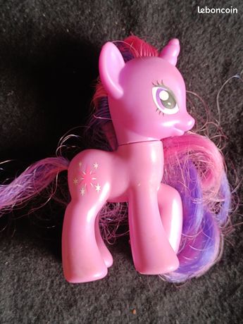 MY LITTLE PONY / MON PETIT PONEY / MLP / LIGHT HEART ROYAL / G2