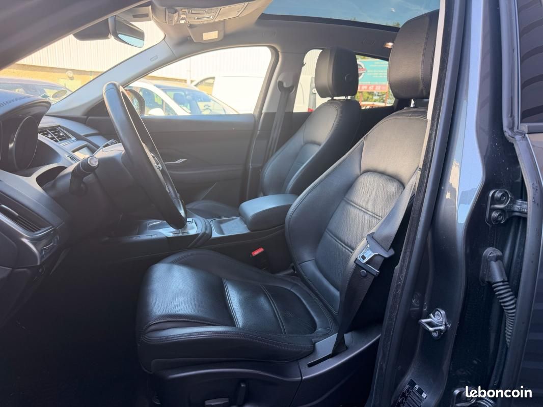 Jaguar E-PACE 2.0D - 180CH R-DYNAMIC S (image 3)