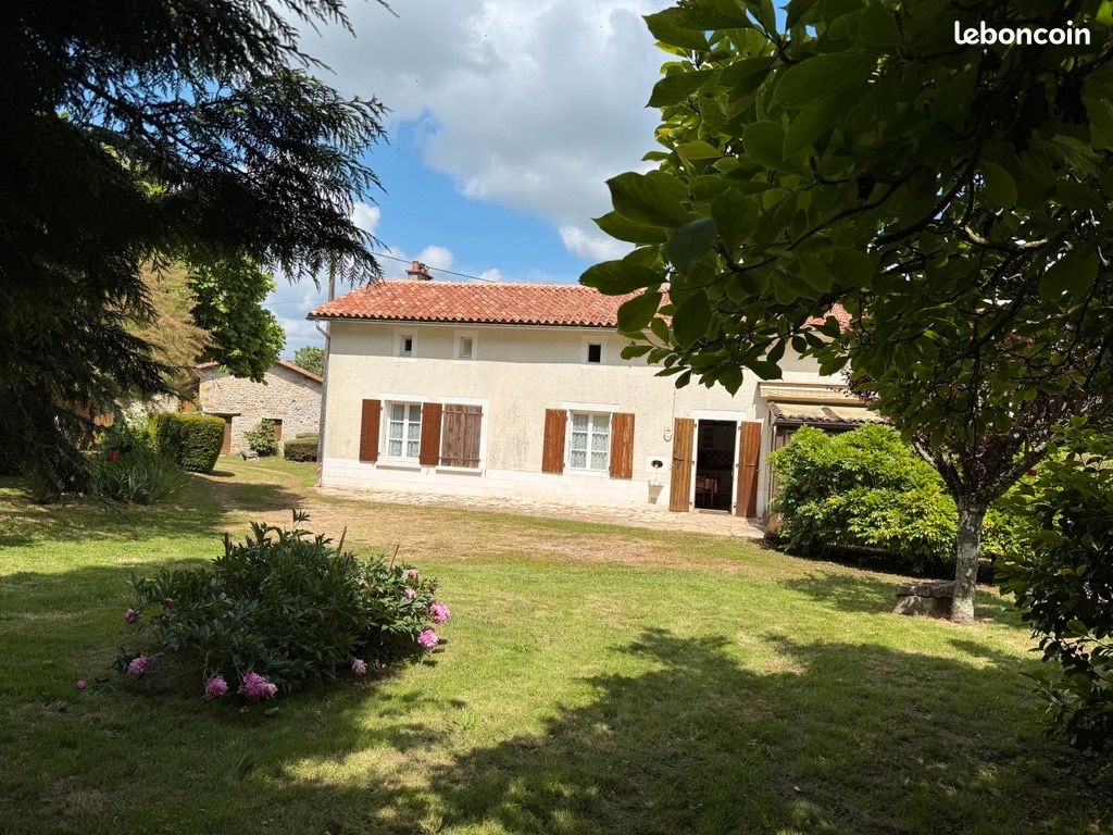 Maison 6 pièces 110 m² · à Lezay · 110 m² · 130 000 €