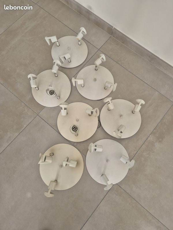 Lot de 7 plafonniers blancs à 3 spots orientables (image 1)