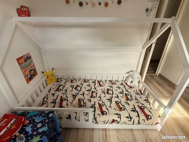 Lit cabane en bois blanc (image 1)