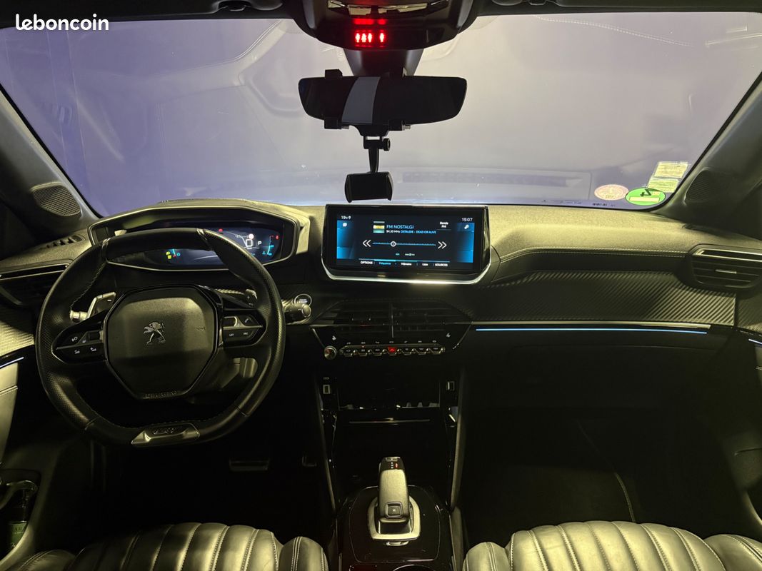 PEUGEOT 208 1.2 130ch GT - 2021 - CarPlay - Suivi complet - Boîte auto -Sièges électrique/Chauffant/Massant (image 14)