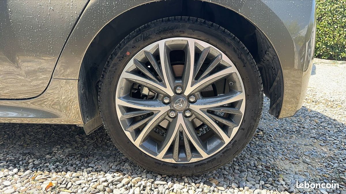 Toyota Yaris IV 1.5 VVTi 116 Hybrid E-CVT Iconic (image 19)
