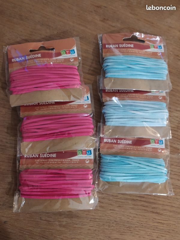 Ruban de suédine neuf bleu et fushia 6x5metres (image 1)