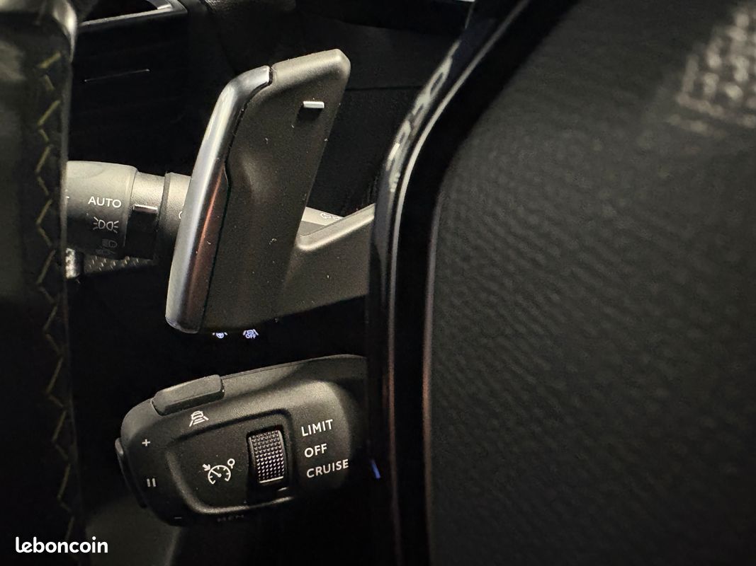 PEUGEOT 208 1.2 130ch GT - 2021 - CarPlay - Suivi complet - Boîte auto -Sièges électrique/Chauffant/Massant (image 11)