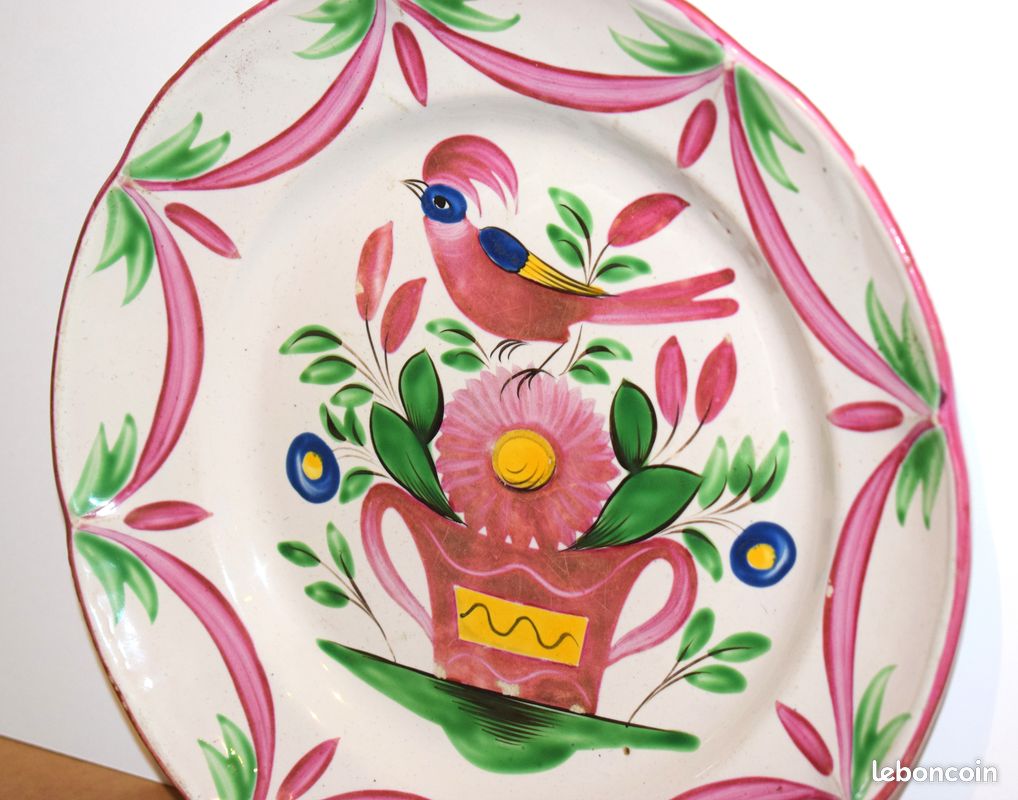 Ancienne assiette en faïence décor oiseau à la corbeille de fleurs (image 3)