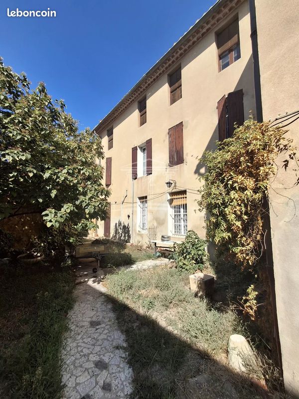 Maison 10 pièces 240 m² · à Sorgues · 240 m² · 179 500 €