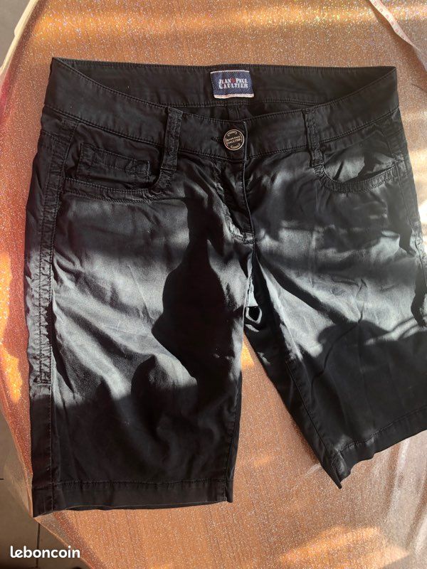 Short noir JEAN'S PAUL GAULTIER taille 27 (image 1)
