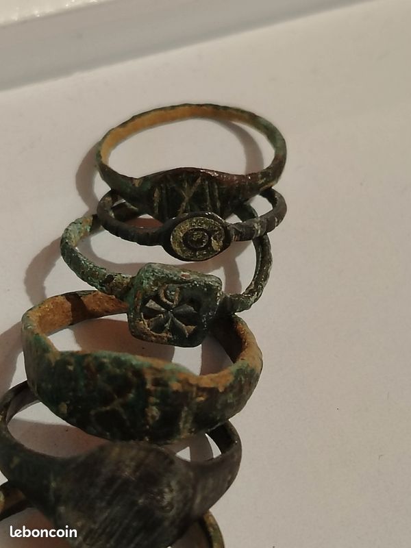 Lot De 6 Breloques Bagues Anciennes En Cuivre, Laiton Et Argent - Environ 17 Mm - Neuf