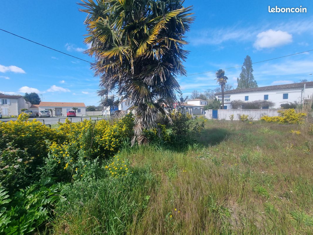 Terrain bien exposé · à Breuillet · 63 000 €