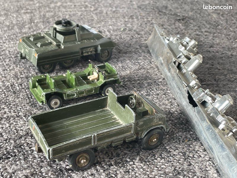 DINKY TOYS militaire unimog gravé MERCEDES - BENZ, version II capote