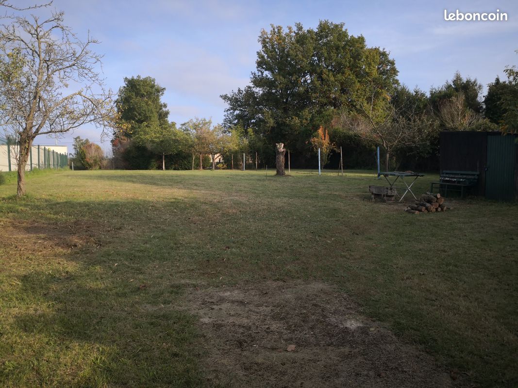 Beau terrain constructible -1351m² clos · à Fontenay-sur-Loing · 54 000 €