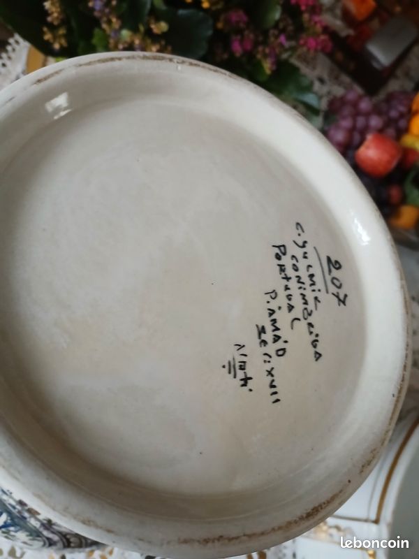 À vendre grands pots déco encore cela très ancien plus de cent cinquante ans. Dans la famille pas de livraison possible. Venir chercher sur place (image 5)