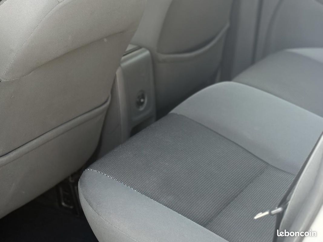 FORD KUGA 2.0 TDCi 140 4x2 Titanium (image 21)