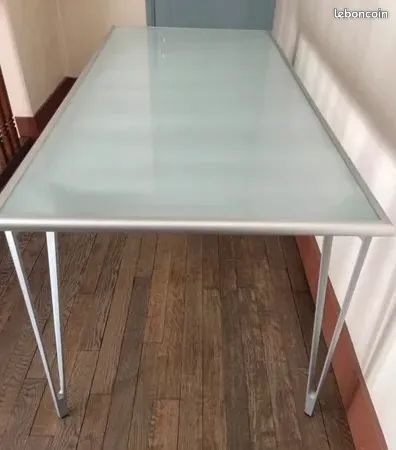 Vends table (repas ou bureau)