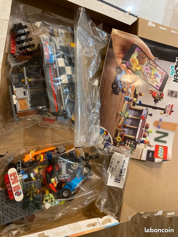 Lego hidden side (image 2)