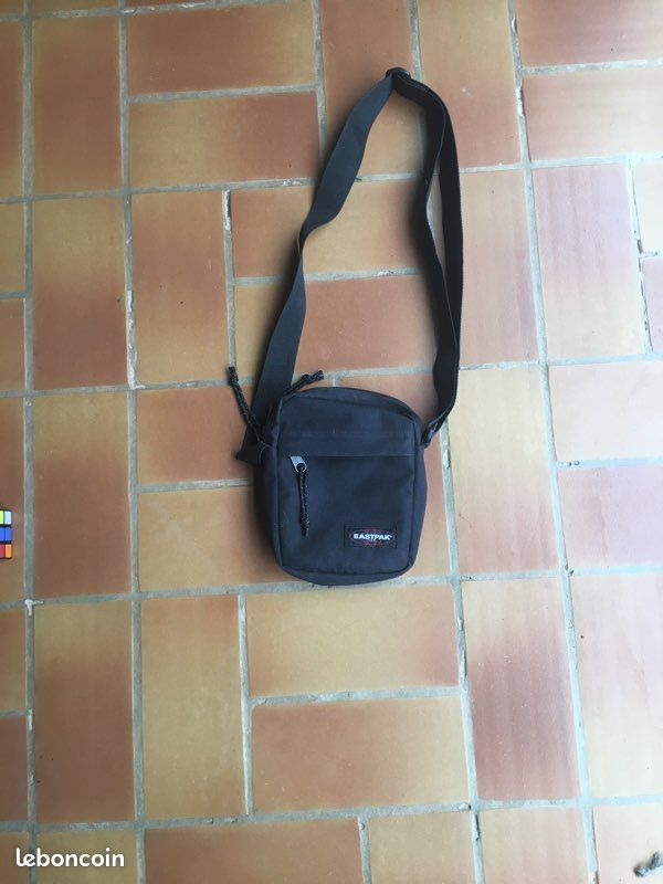 Sacoche Eastpak noir (image 1)