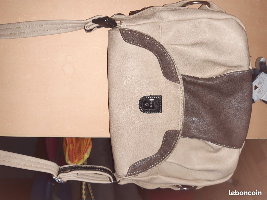 Sac besace en cuir beige et marron glacé (image 9)