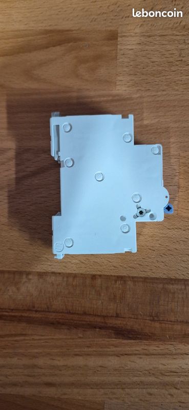 Disjoncteur 16A (image 2)
