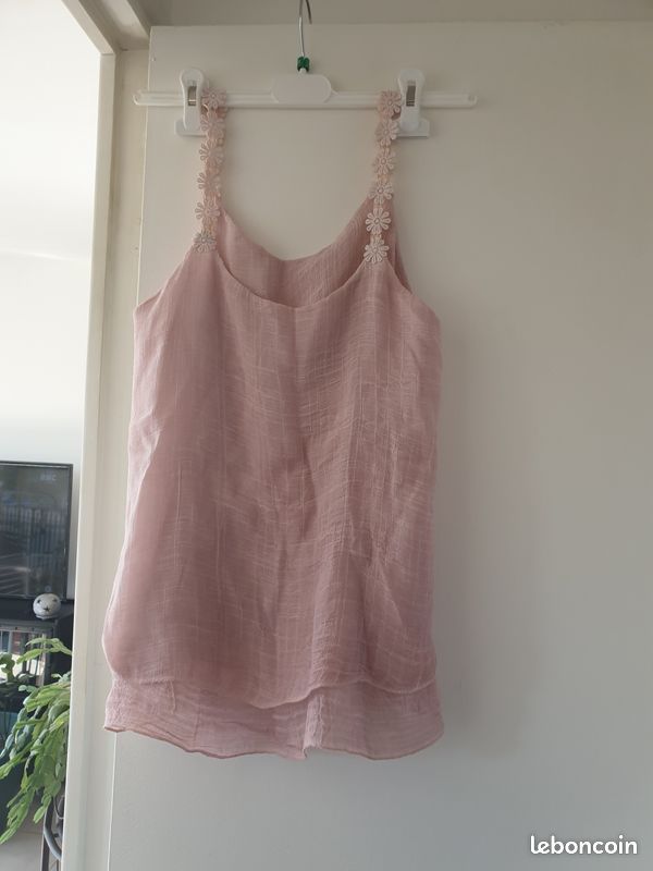 Haut rose fine bretelle motif fleur (image 1)