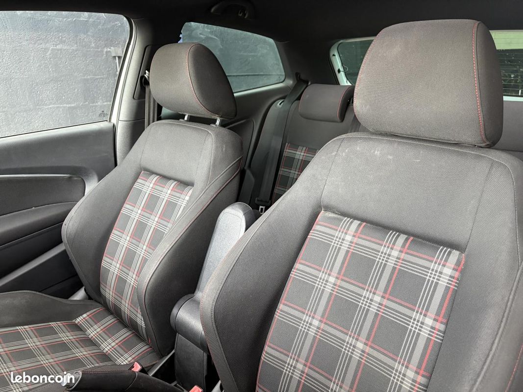VOLKSWAGEN POLO 1.8 TSI 190 BLUEMOTION GTI ( toit ouvrant ) (image 13)