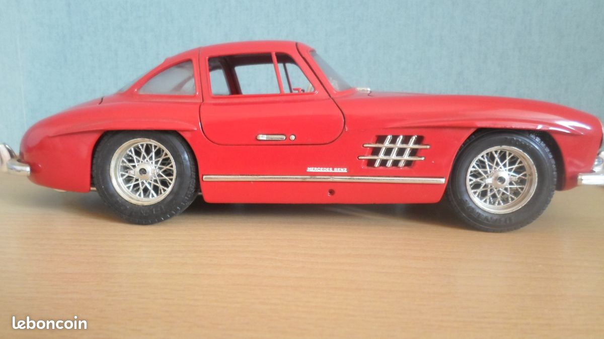 Burago 1/18 Mercedes 300SL Cabriolet Rouge - Miniature Occasion Sans Boîte