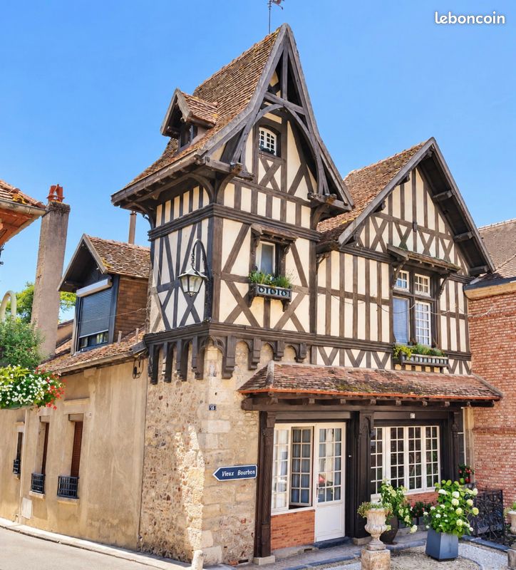 Maison 12 pièces 300 m² · à Bourbon-Lancy · 300 m² · 269 000 €