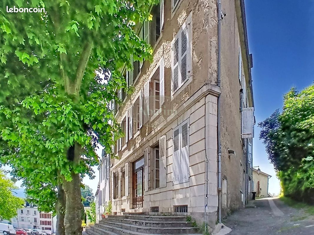 Maison 11 pièces 250 m² · à Oloron-Sainte-Marie · 250 m² · 222 000 €