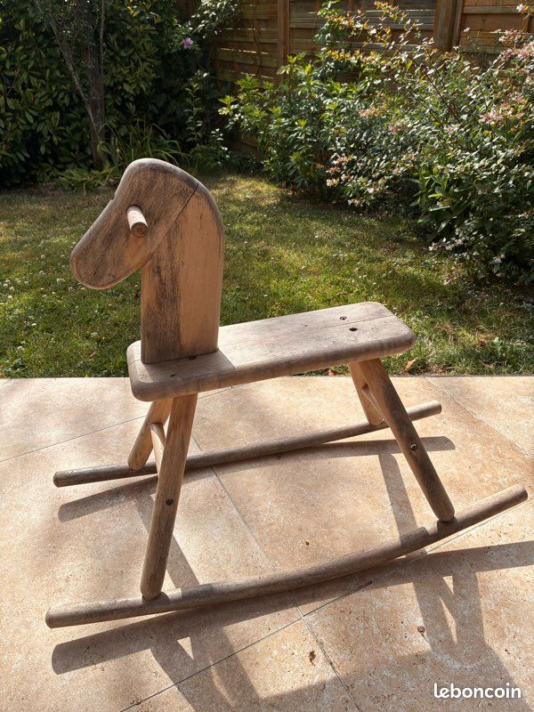 Cheval à bascule en bois (image 2)