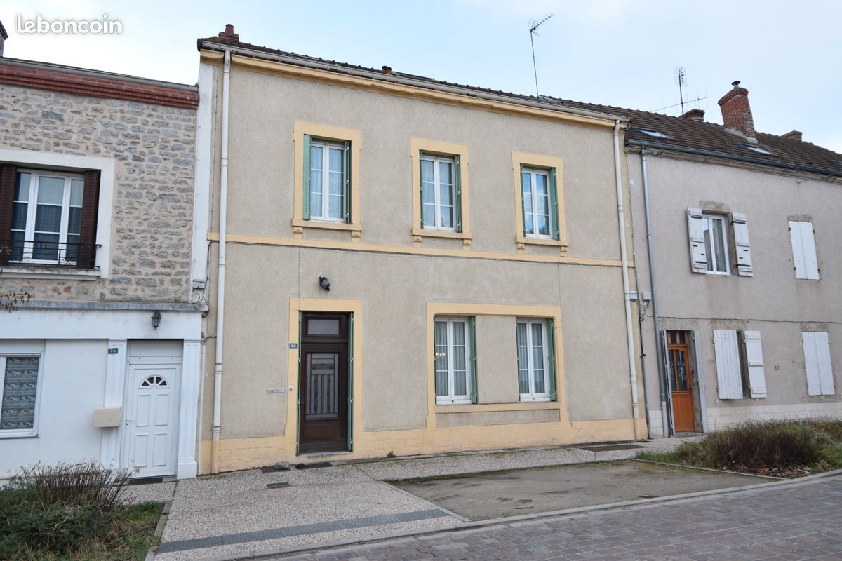 Maison 7 pièces 163 m² · à Génelard · 163 m² · 99 000 €