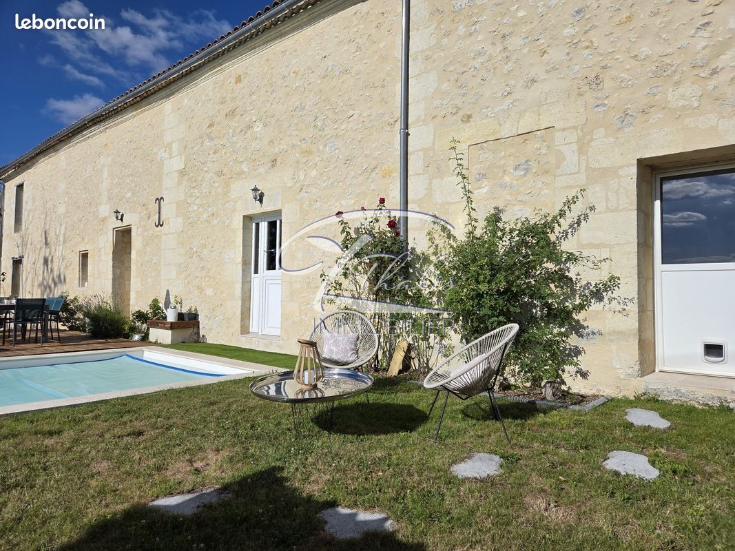 Maison 9 pièces 233 m² · à Villegouge · 233 m² · 350 000 €