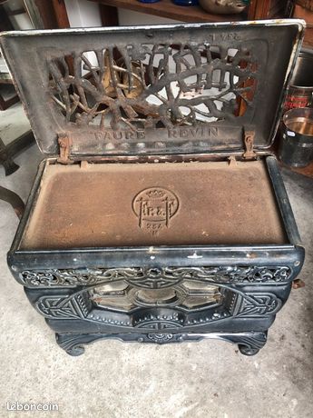 Poêle à coque de charbon Faure Revin modèle Gallia de style Art nouveau