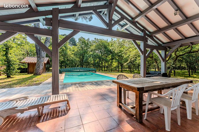 Propriété 5 pièces 147 m²