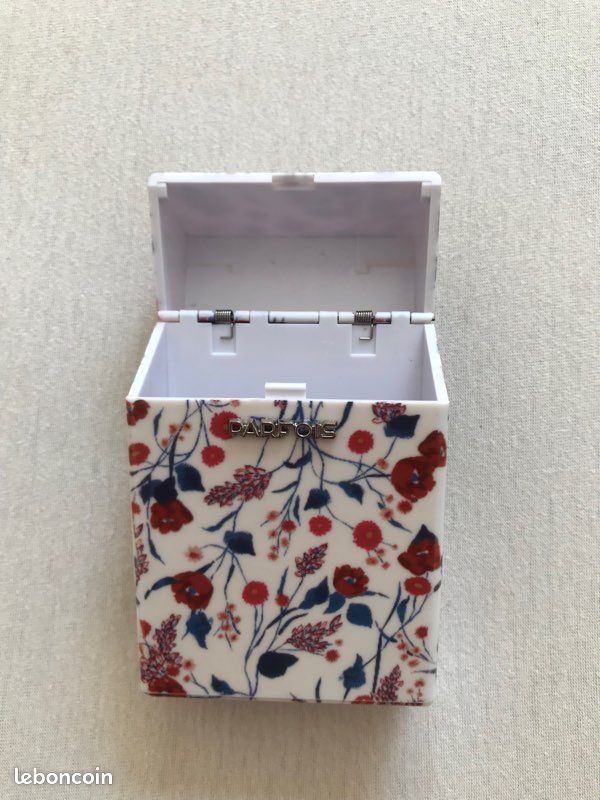 Boîte rigide PARFOIS pour cigarette