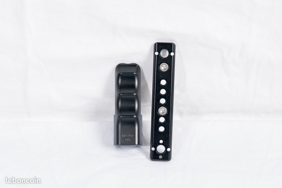 SMALLRIG Cage Kit pour Sony FX30 FX3, Surface Noire Brillante Classique, avec Rallonge de Poignée XLR, Dragonne et Serre-Câble HDMI - 4184