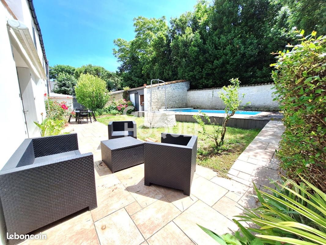 Maison 10 pièces 239 m² · à La Jarne · 239 m² · 549 000 €