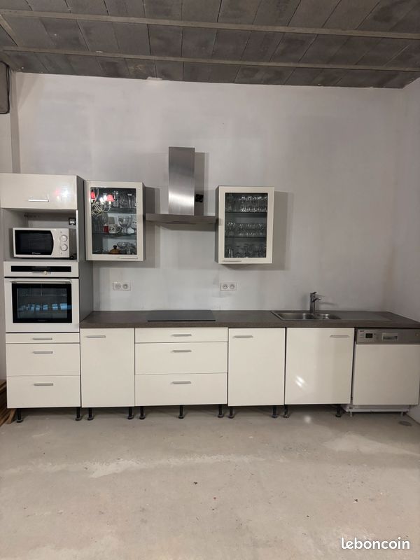 Cuisine beige avec Electro ménager (image 1)