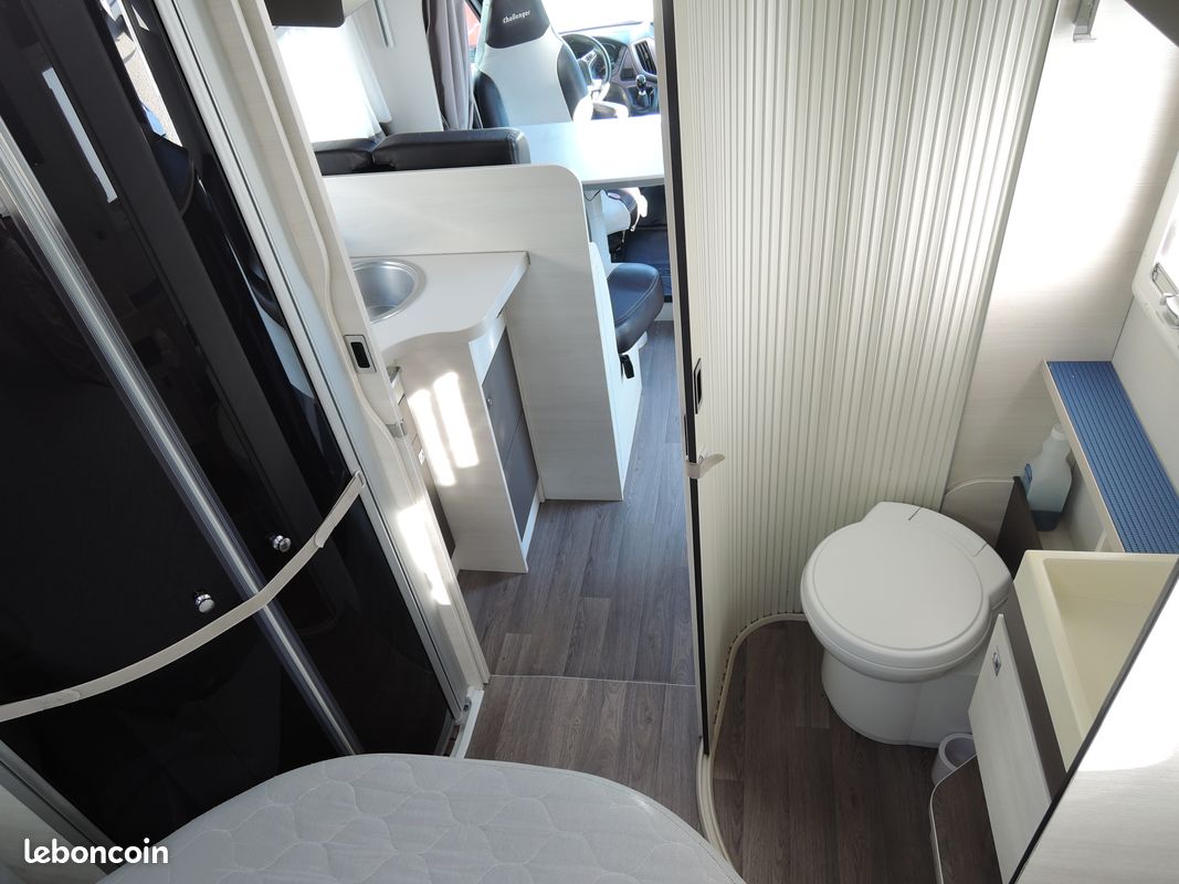 Camping car Profilé Challenger 288 EB QUARTZ lit central - lit pavillon (image 5)