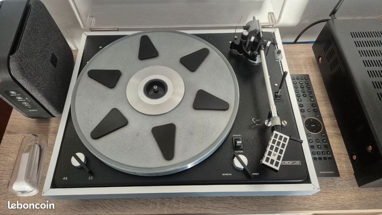 Logo Emblème Plastique Blanc Pour Amplificateur Radio Barthe – Pièce D'origine