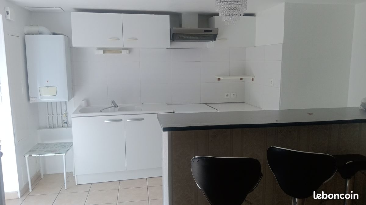 Maison à louer centre ville - Bressuire 79300 (image principale 1)