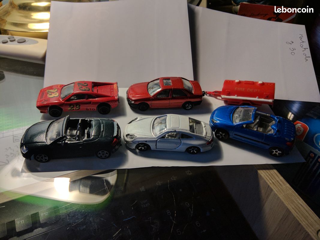 Majorette - Voiture miniature de luxe (1 voiture), 1 sur 6 (Audi, Bugatti, Land Rover, Nissan, Porsche) en métal avec boîte de collection, 7,5 cm